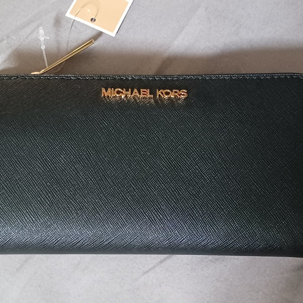 NWT! MICHAEL KORS WALLET - Picture 15 of 15